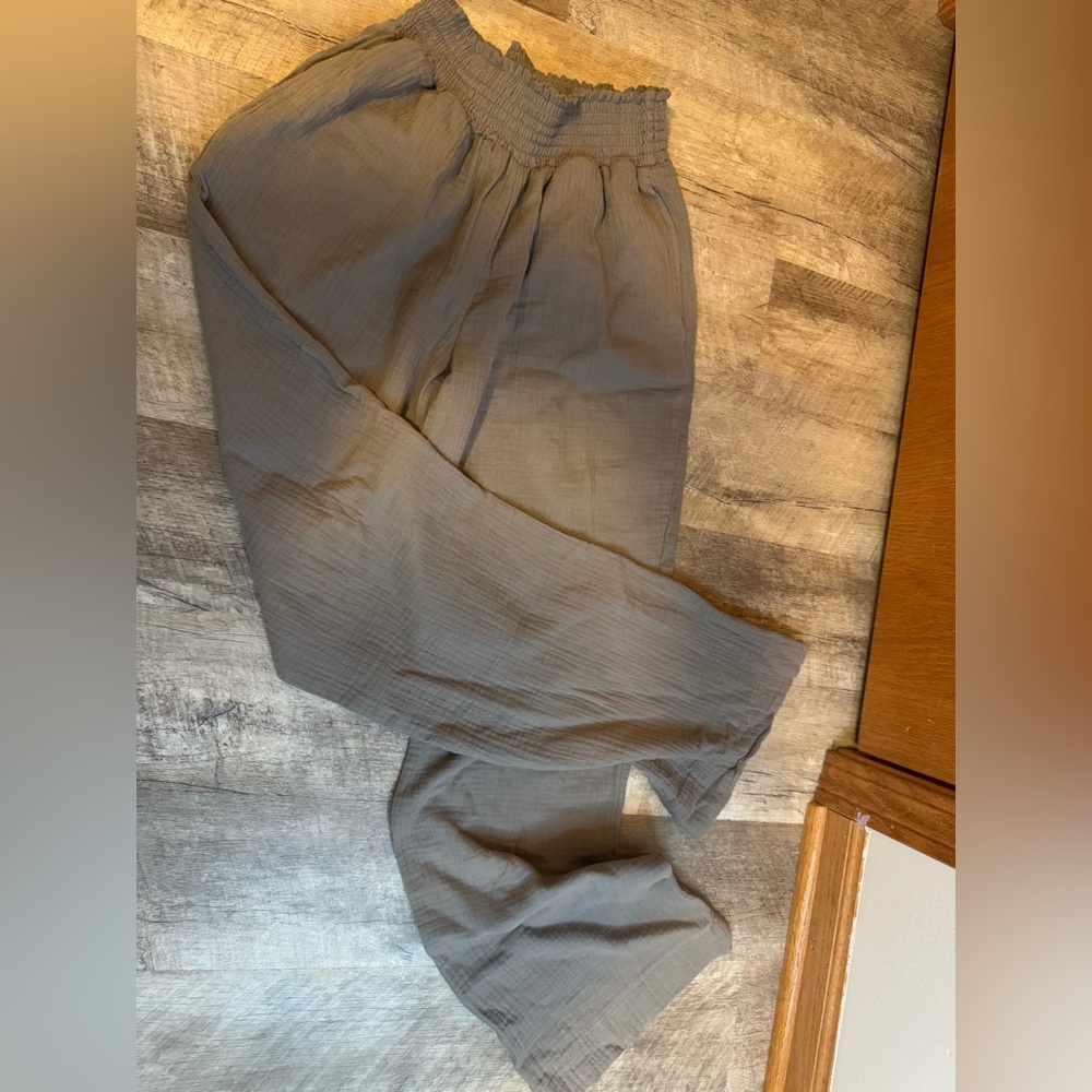 Simply Blessed green wide-legged pants size MEDIUM